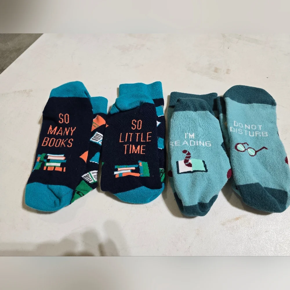 Books/ Reading Socks, 2 PAIR, Message On The Sole, Never Worn, Like NEW